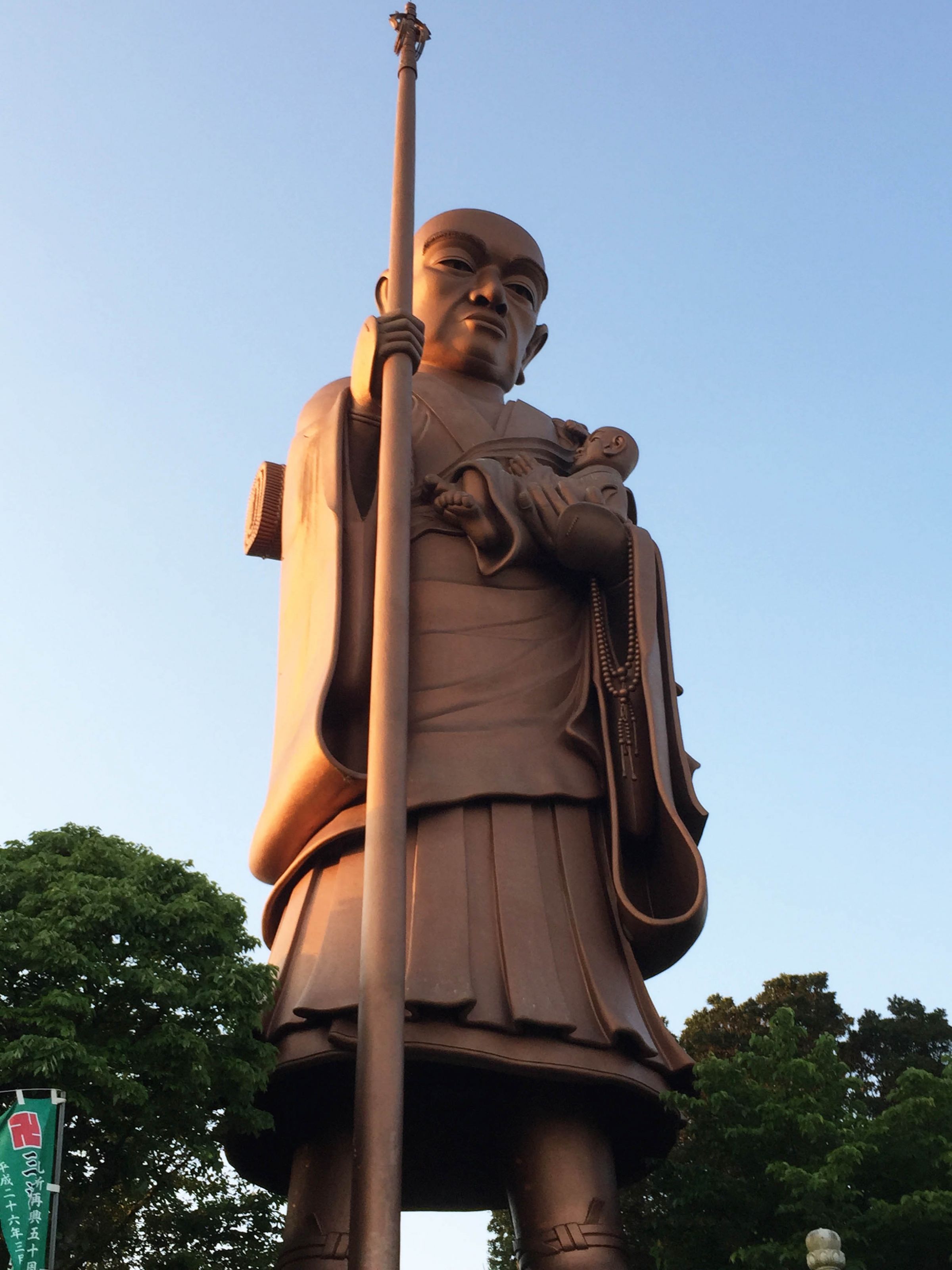 蒲郡市の金剛寺の大きな「子安大弘法大師像」：達人に訊け！：中日新聞Web