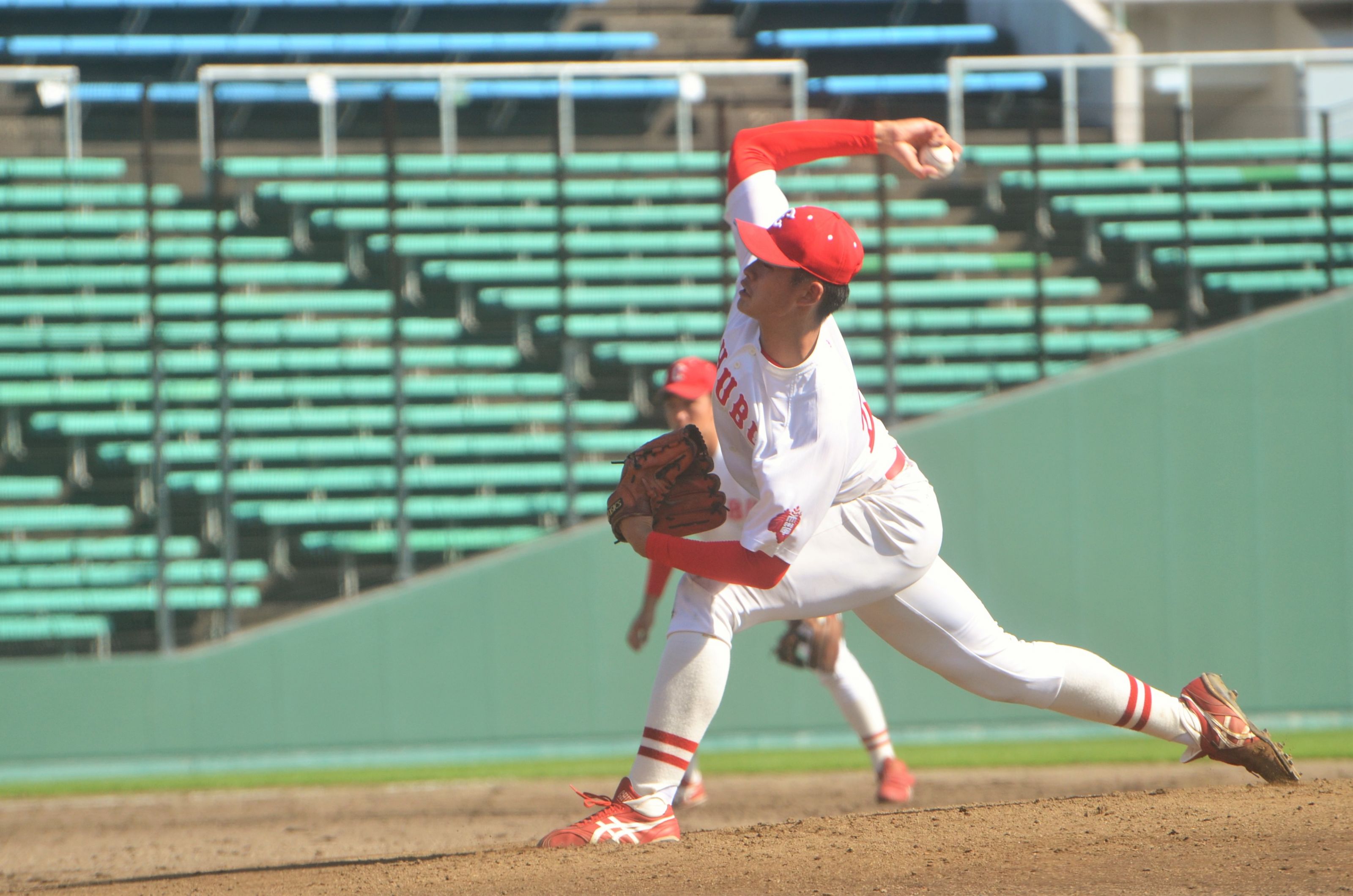 今秋ドラフトの 隠し玉 心臓手術を経てナックルボーラー転向の長身右腕 坂田怜 中部学院大4年 達人に訊け 中日新聞web