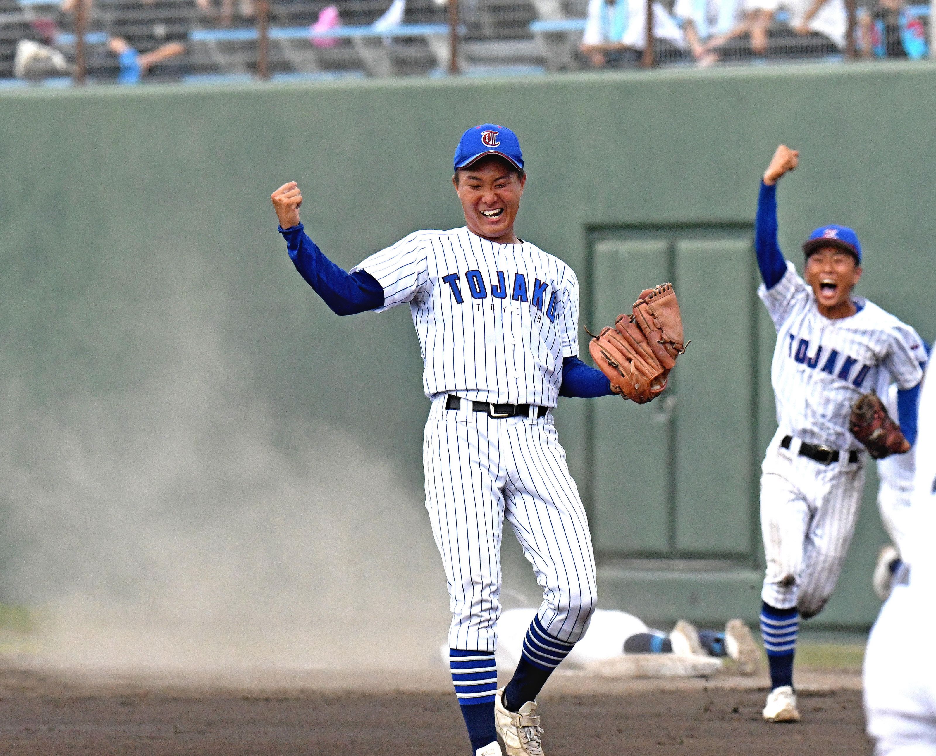 高校野球】時習館野球部100年史―健児が腕に力あり（愛知県立時習館高校野球部史） - 雑誌