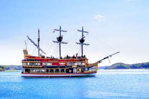 スペイン帆船型遊覧船「エスペランサ」は、大航海時代のカラック船と呼ばれる船をモチーフにしている。